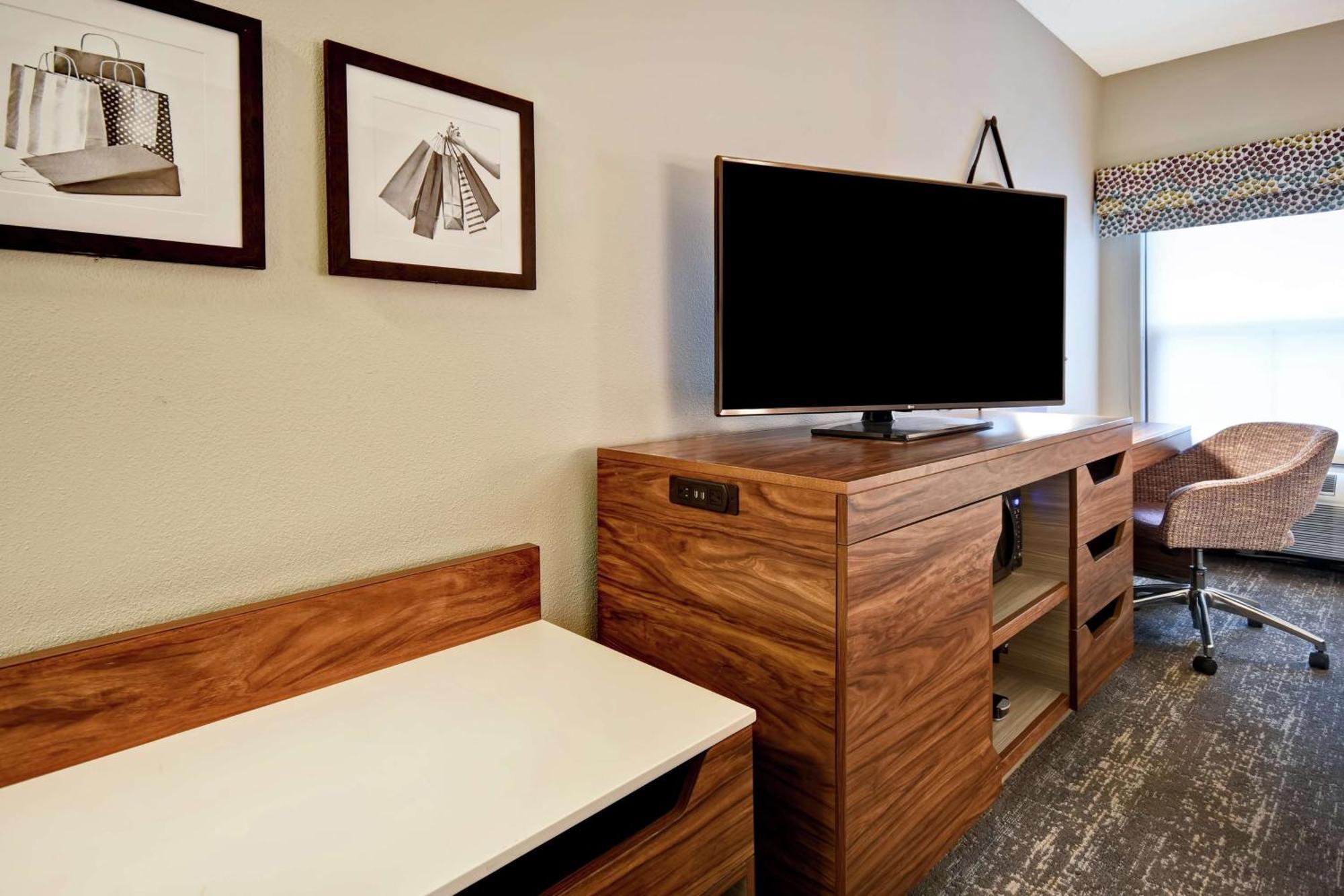 Hotel Hampton Atlanta-mall Of Georgia 3*